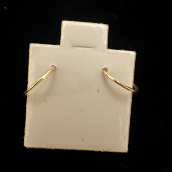 ✨ Gorgeous 14kt Gold Hoop Earrings ✨ - Picture 2 of 3